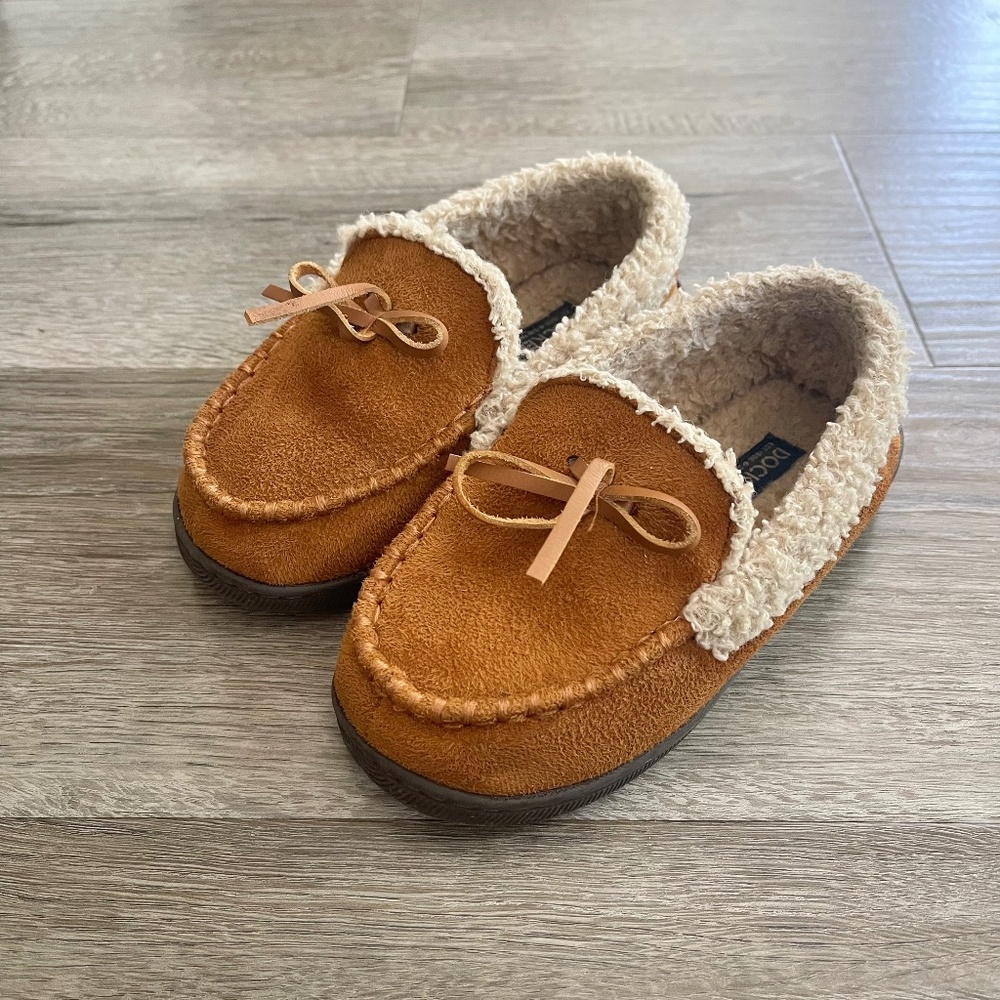 Dockers Boy's Indoor/Outdoor Faux Fur Moccasin Slippers | S (11-12)